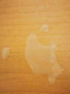 UNA BELLA SBORRATA SULLA SCRIVANIA