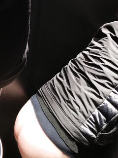 Nel camerino facendo shopping