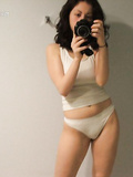 Bella brunetta troia si fotografa