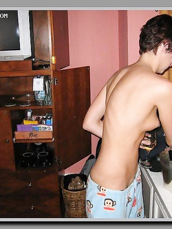 Calda ragazza amatoriale con belle tettine