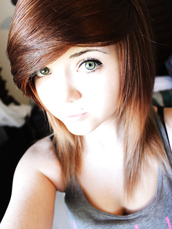 Autoscatti hot di una 19enne in lingerie