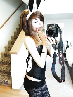 Autoscatti hot di una 19enne in lingerie