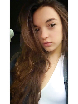 Foto porno di Whatsapp di una 18enne