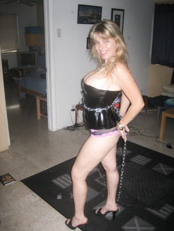 La porno MILF slave
