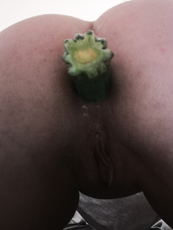 Chi vuole scoparmi? Do anche il culetto