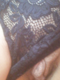 La troia in macchina che aspetta il cazzo