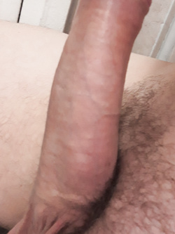 Aspetto le vostre fighe bagnate