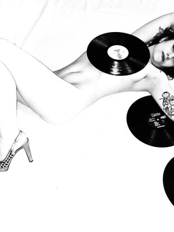 VINYLS & TSHIRTS