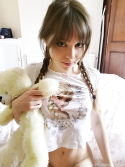 Foto porno della teenager Mayakayagaia