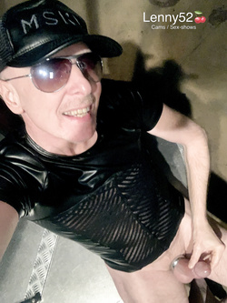 Lenny52 in un servizio fotografico nel suo sex club