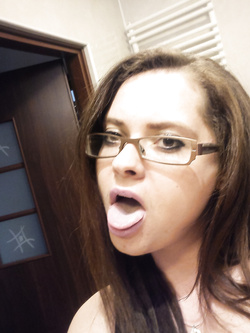 Iza 30 Polish wife masturbatinng for stranger