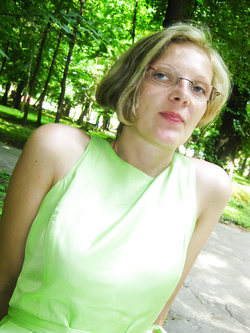 Magda in public park fingered