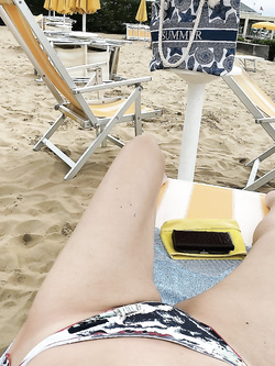 L’amante porcellina al mare