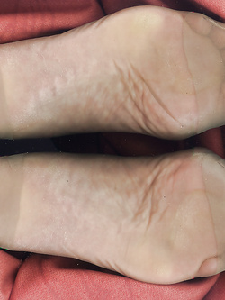 Amateur feet
