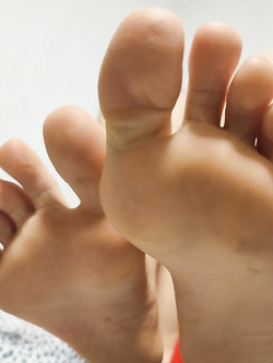 Amateur feet