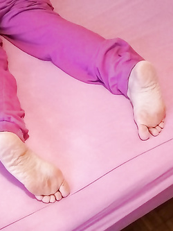 La zoccola si denuda per farsi esaminare - parte 2