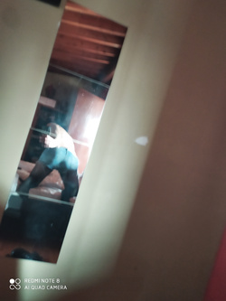 Con i jeans stretti..