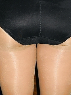 ...ancora sotto alla gonna