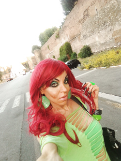 TROIIE ROMANE CAZZO CLICCAA