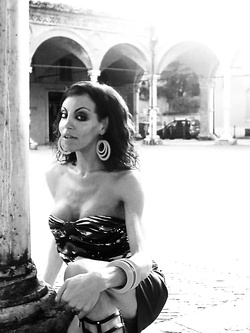 PRIMI INGOIO E POI AMICI DI STO CAZZOCLICCAA