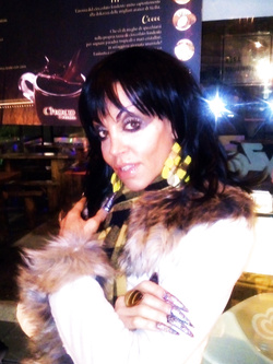 SCANDALO A LUCI ROSSE CLICAAA