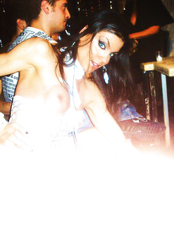 TRIBUTI DI STO CAZZOO CLICCAAAAA