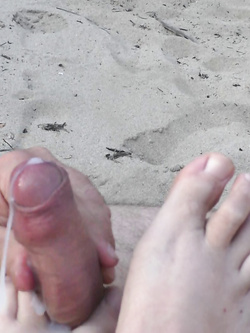 Sborro sui piedi di mia moglie