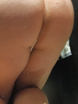 Nel camerino facendo shopping