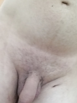 Mostro il mio pene in diverse situazioni.