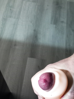 Mi sego con una finta vagina