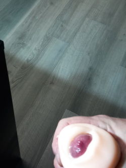 Mi sego con una finta vagina