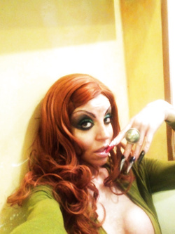 DONNA SERIA CLICCA