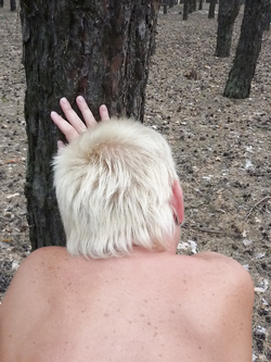 Bello scopare Allegra nella foresta