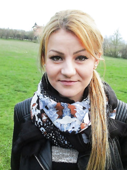 simona - porcellina esibizionista da bo