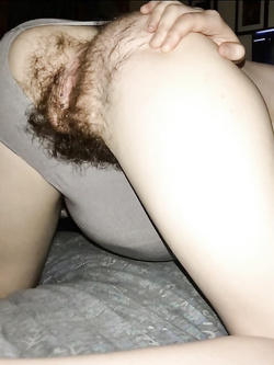 Esibizionista non depilata da 2 anni