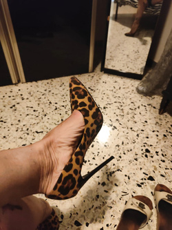 Puttana vecchia  maiala 64 anni