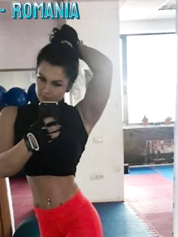 cristina - bella esibizionista di bo