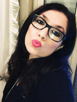 La zoccola di Silvia merita le vostre sborrate!!