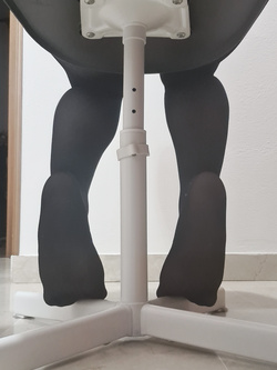 Culo e piedi sexy in calze nere