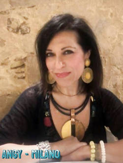 angy - esibizionista matura di milano