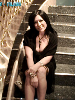 angy - esibizionista matura di milano