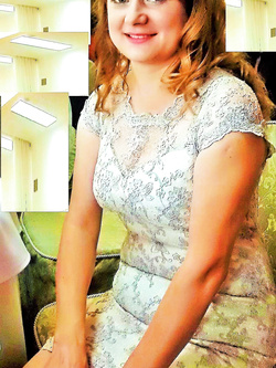 bellissima cagnolina polacca che mostra il suo corpo, la sua