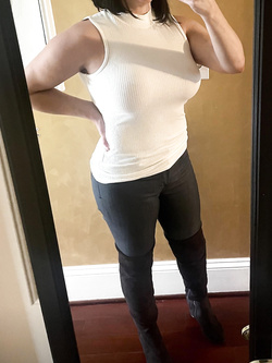 Lei ci mostra le sue tette