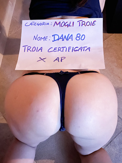 Moglie troia certificata passione collant e perizoma