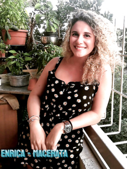 ENRICA SUPER ESIBIZIONISTA