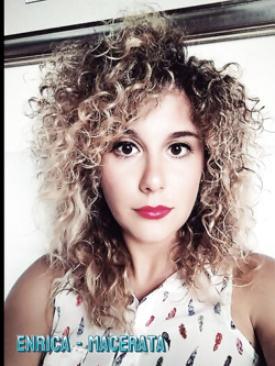 ENRICA SUPER ESIBIZIONISTA