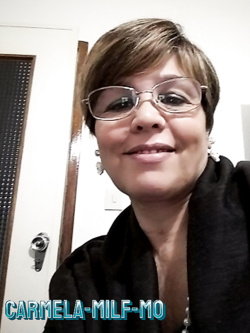 carmela - matura esibizionista di modena