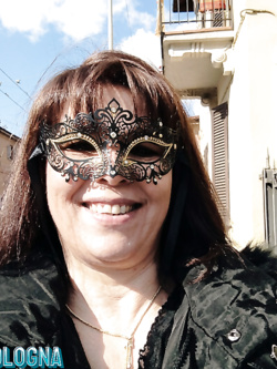 carmela - matura esibizionista di modena