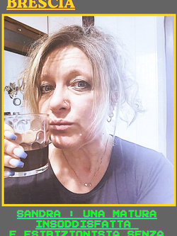 sandra - milf esibizionista di varese