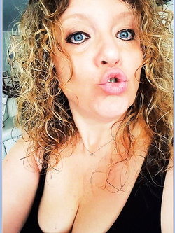 sandra - milf esibizionista di varese